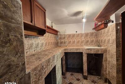 Casă cu 4 camere cu Teren 550 Mp în Central