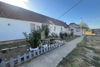 Casă individuală cu 4 camere cu Canalizare în Felnac