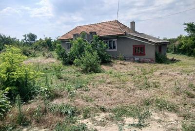 Casă cu 4 camere în Gârliciu