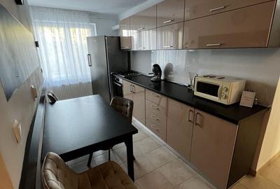 Apartament cu 4 camere decomandat în 7 Noiembrie