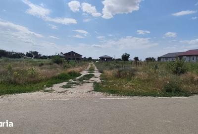 Teren de 334 mp, în Vărăști - 1