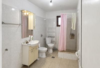 Casă cu 4 camere cu Teren 1330 Mp în Miroslava