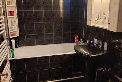 Apartament cu 3 camere semidecomandat, mobilat în Abator