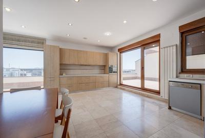 Penthouse cu 5 camere decomandat, mobilat în Herăstrău - 12