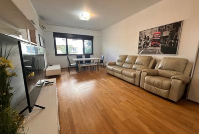 Apartament cu 3 camere semidecomandat în Herăstrău