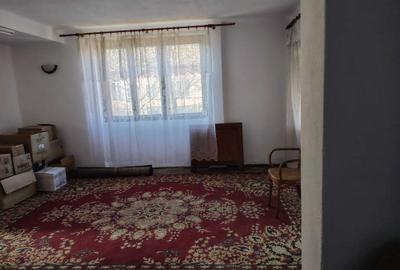 Casă cu 4 camere în Central - 2