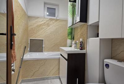 Apartament cu 2 camere decomandat în Micro 17