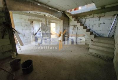 Casă cu 5 camere cu Teren 1220 Mp în Belcești - 2