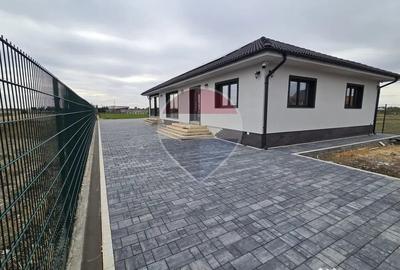 Casă cu 4 camere cu Teren 1439 Mp în Mădăras