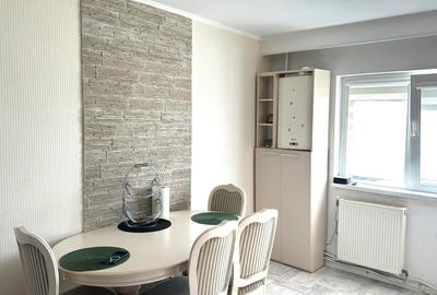 Apartament cu 3 camere semidecomandat, mobilat în Central