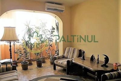 Apartament cu 3 camere decomandat, mobilat în Central