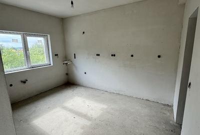 Casă cu 4 camere în Central - 2