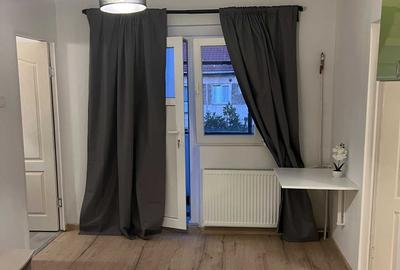 Apartament cu 3 camere semidecomandat în Complex Studențesc