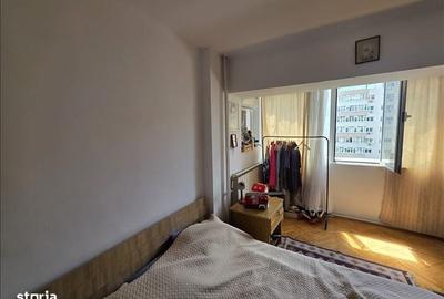 Apartament cu 4 camere decomandat în Mihai Bravu