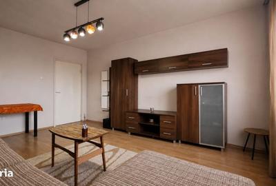 Apartament cu 3 camere decomandat în Astra