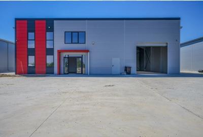 Spațiu industrial, de 585 mp, în Est