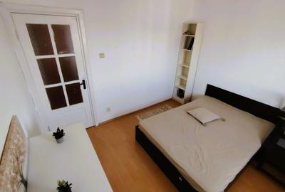 Apartament cu 3 camere decomandat, mobilat în Tineretului