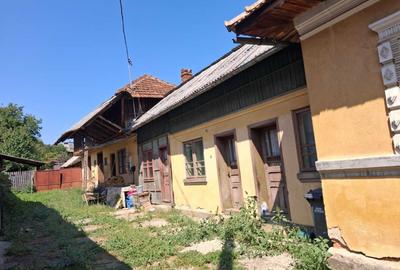 Casă cu 4 camere în Retevoiești