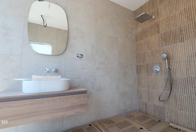 Casă cu 5 camere cu Teren 500 Mp în Central