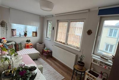 Apartament cu 3 camere decomandat în Central - 2