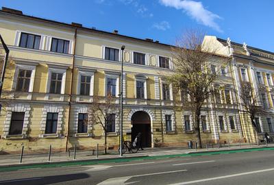 Apartament cu 3 camere semidecomandat în Ultracentral