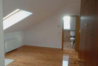 Apartament cu 3 camere semidecomandat în Florești