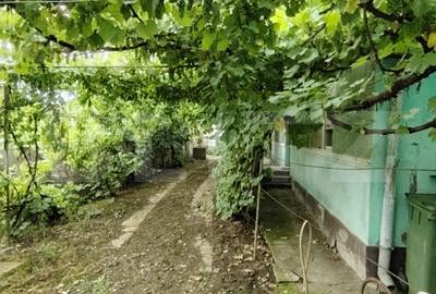 Casă cu 4 camere cu Teren 2795 Mp în Central