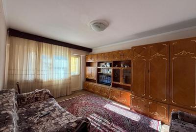 Apartament cu 3 camere decomandat, mobilat în Faleza Nord