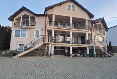 Casă individuală cu 10 camere cu Canalizare în Corunca
