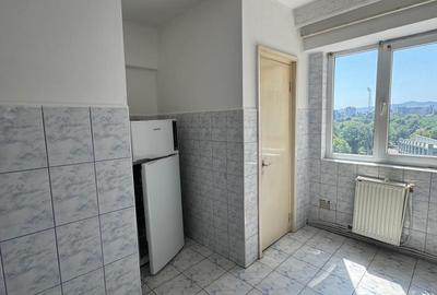 Apartament cu 3 camere semidecomandat în Central - 1