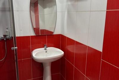 Apartament cu 3 camere semidecomandat în Giulești