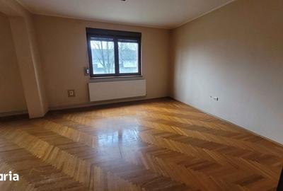 Casă cu Teren 2001 Mp în Central - 14