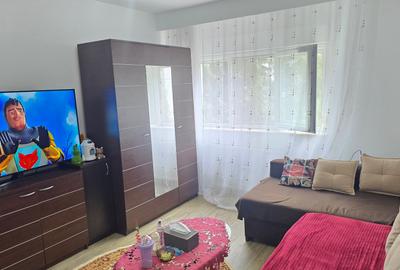 Apartament cu 2 camere semidecomandat în Gojdu