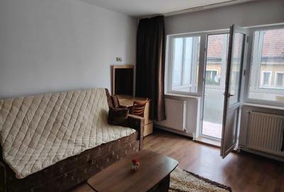 Apartament cu 2 camere semidecomandat în Ultracentral