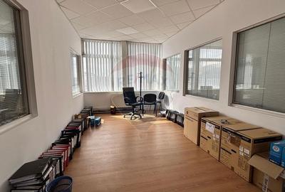 Spațiu comercial, de 431 mp, în Central - 6