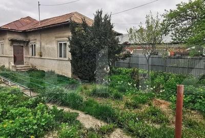 Casă cu 3 camere cu Teren 1500 Mp în Central
