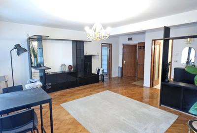 Apartament cu 3 camere semidecomandat, mobilat în Capitale - 1