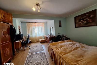 Casă cu 6 camere cu Teren 200 Mp în Ultracentral