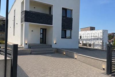 Casă cu 4 camere în Valea Adâncă