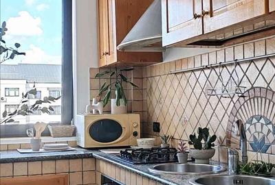 Apartament cu 3 camere semidecomandat în Ultracentral