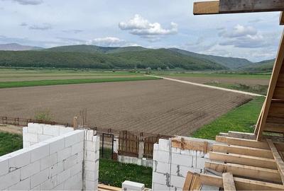 Casă cu Teren 3000 Mp în Budila - 5