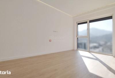 Apartament cu 5 camere decomandat în Astra