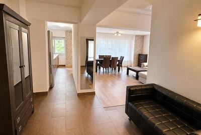Apartament cu 4 camere decomandat în Plopilor