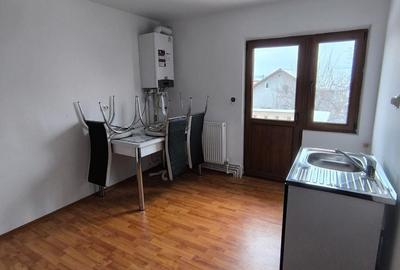 Casă cu 4 camere cu Teren 963 Mp în Valea Adâncă