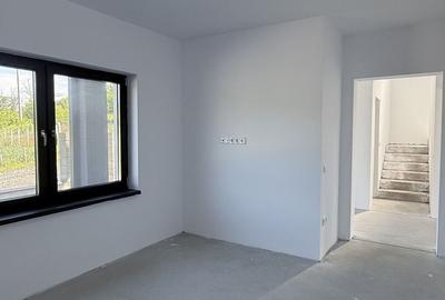 Casă cu 5 camere cu Teren 537 Mp în Central