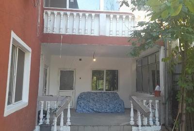 Casă cu Teren 300 Mp în Central - 1
