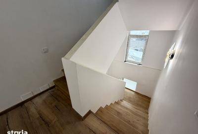 Casă cu 8 camere cu Teren 495 Mp în Glina - 2
