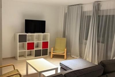Apartament cu 3 camere semidecomandat, mobilat în Tineretului