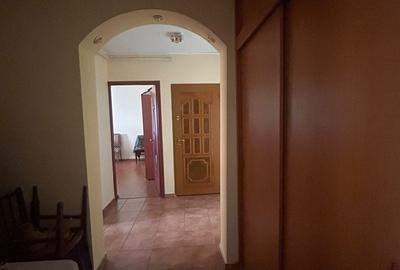 Apartament cu 3 camere decomandat în Exterior Vest