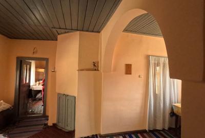 Casă cu 4 camere în Mogoșoaia